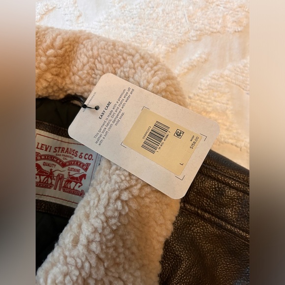 NWT Levi’s Leather Sherpa Bomber Jacket - Picture 6 of 9